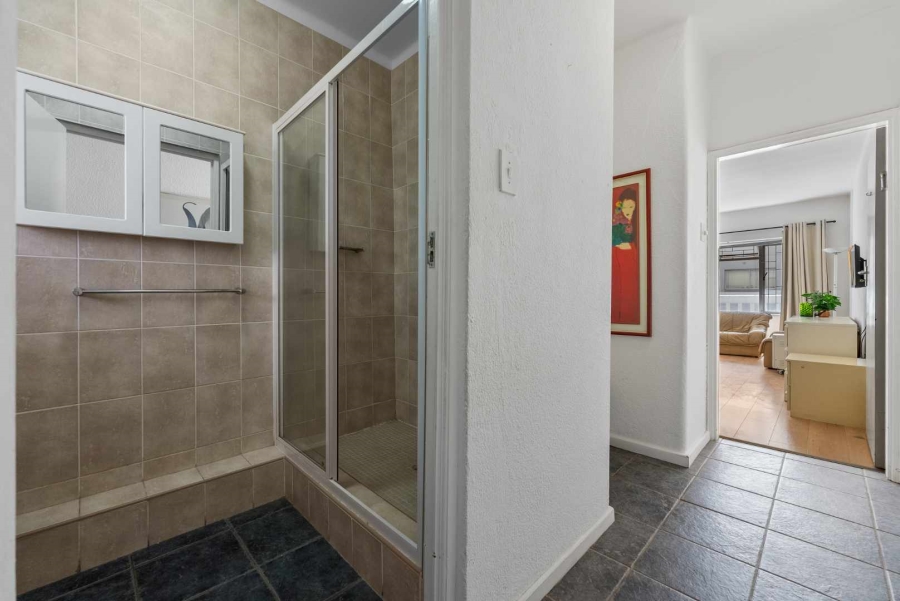 To Let 1 Bedroom Property for Rent in Sea Point Western Cape